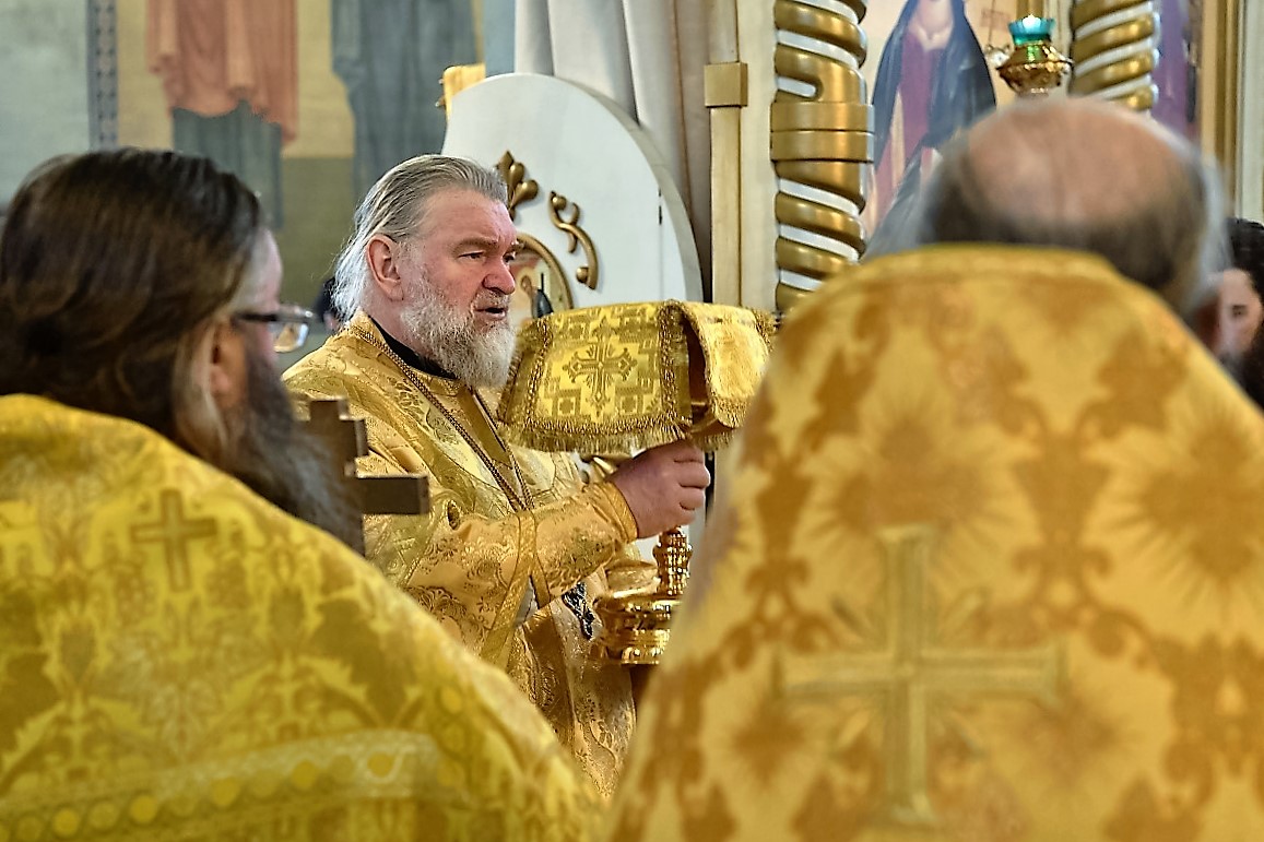 12.02.2019 г. Седмица 38-я по Пятидесятнице. Собор Вселенских учителей и святителей Василия Великого, Григория Богослова и Иоанна Златоустого. Божественная Литургия.