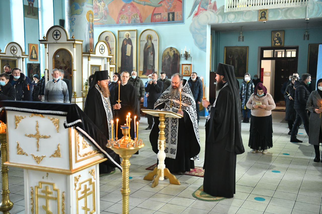 В главном храме Епархии совершили первое в наступившем Великом посту чтение Покаянного канона Андрея Критского.