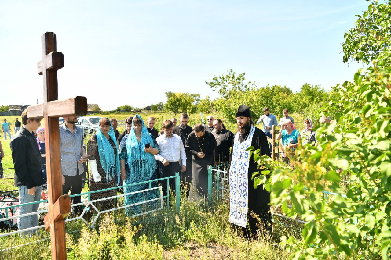 Храм Пресногорьковка священник Василий Преображенский