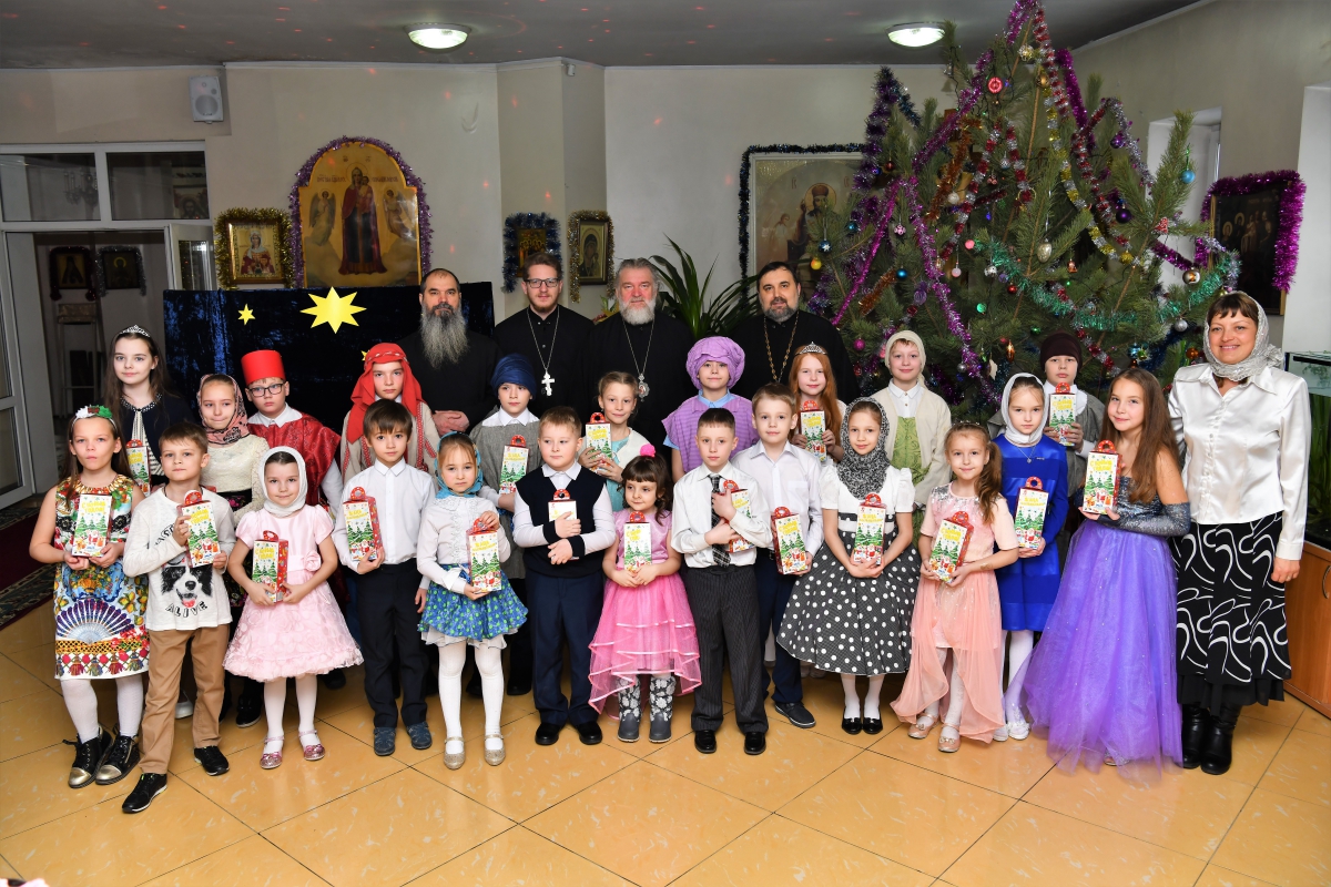 08.01.2019 г. Рождественские святки. Божественная Литургия в соборе Иоанна Богослова в городе Рудном.