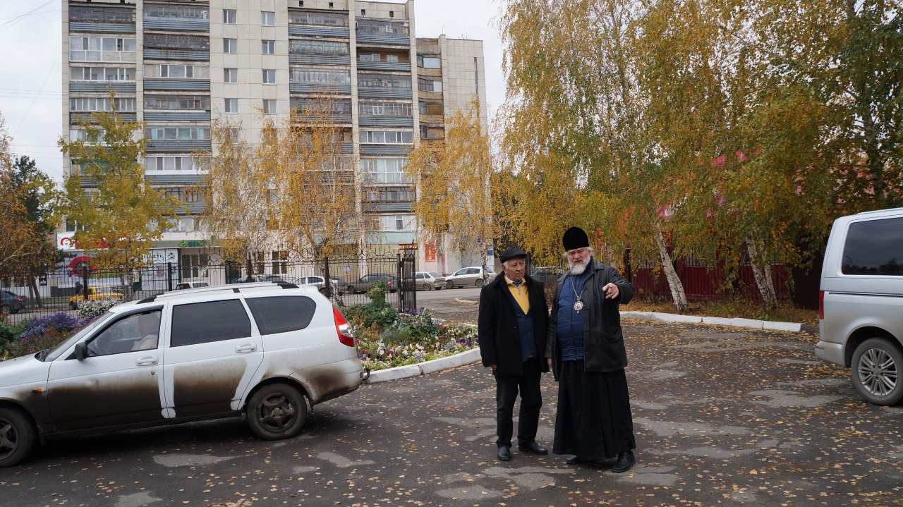 Архитектор Бердников Анатолий Михайлович прибыл в Костанай из г. Алматы. Встреча прошла в часовне Архангела Михаила, рядом с которой планируется строительство храма св. равноап. князя Владимира. 