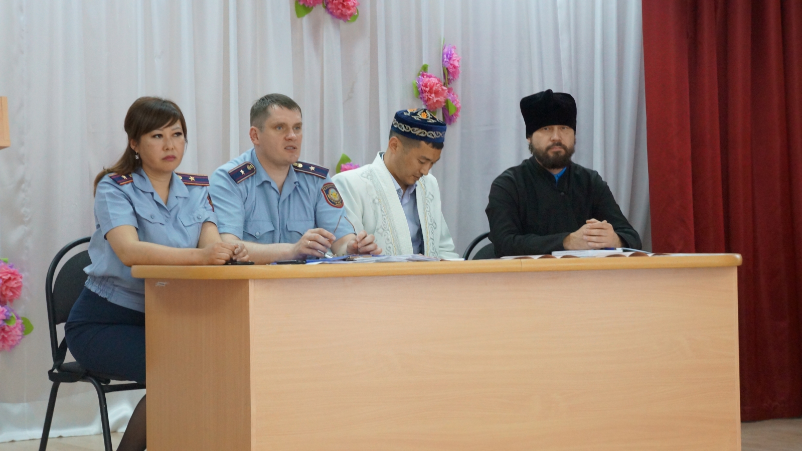 25.06.2018 Помощь и участие: в сш №14 г. Костаная прошла беседа с людьми, состоящими на полицейском учете 